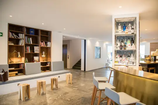 Hotel Bar