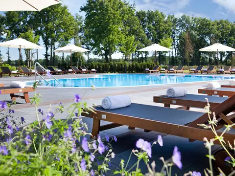 Pool im Park