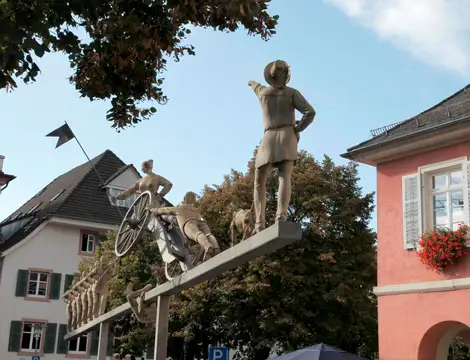 Großplastik „Badische Revolution“ von Bildhauer Peter Lenk